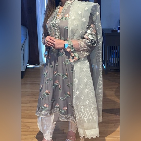 Sana Safinaz Other - Pakistani Designer Sana Safinaz Elegant Floral Embroidered with tulip shalwar.